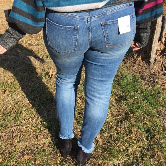 Los Angeles KanCan Distressed Skinnies Jeans - Picture 4 of 8